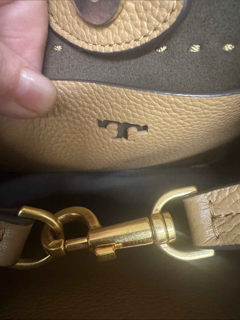 Tory Burch Pebbled Leather Bucket Shoulder Bag in Tan - Picture 8 of 9